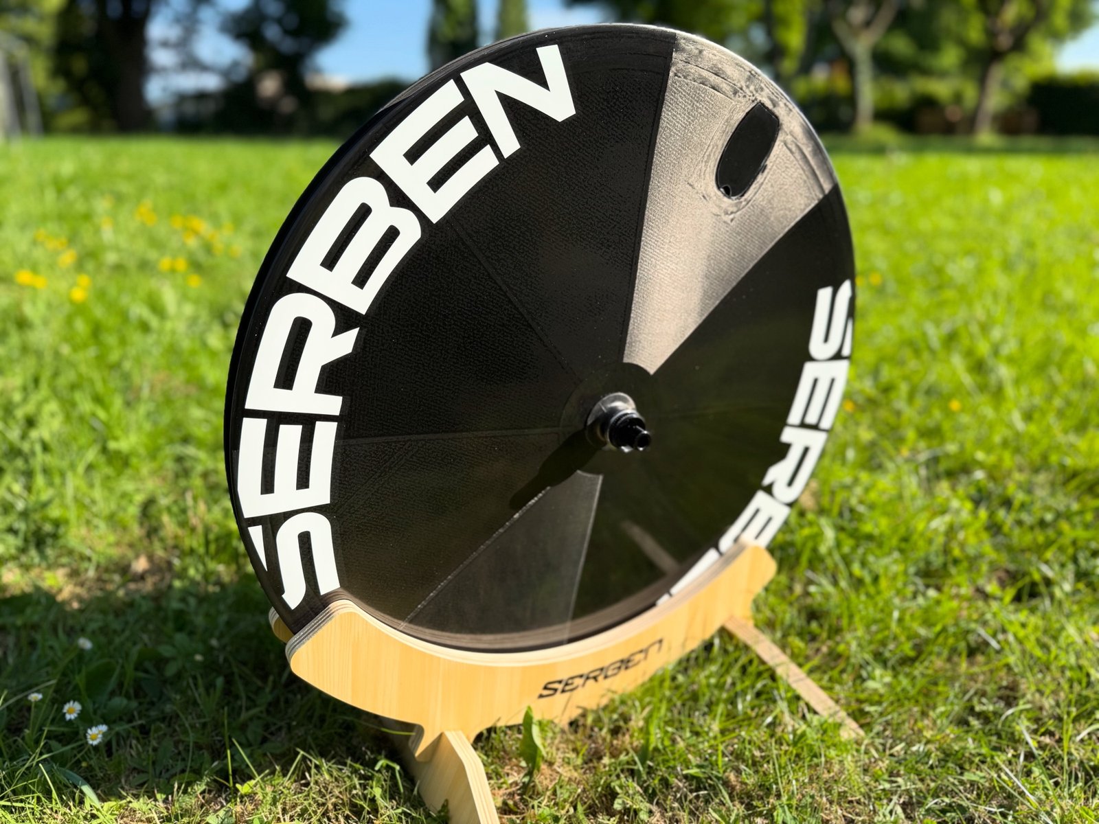 roue en carbone pleine serben