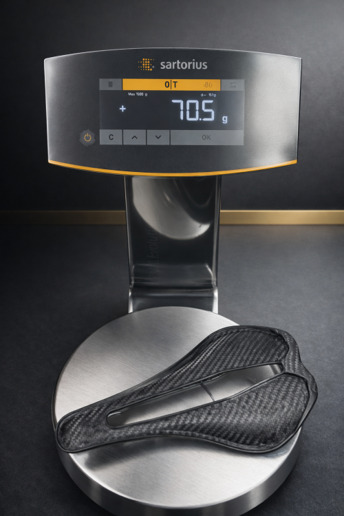selle carbone sur la balance