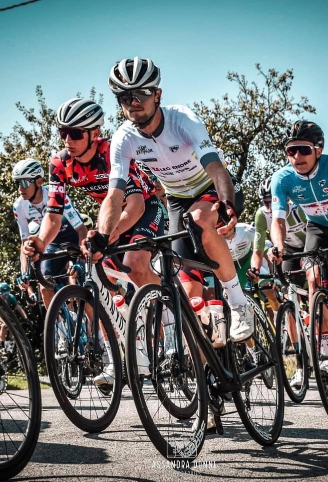 groupe de cyclist avec vélo serben