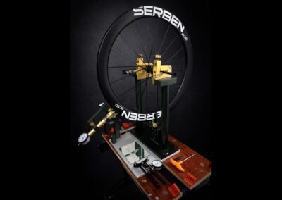roue en carbone serben au montage